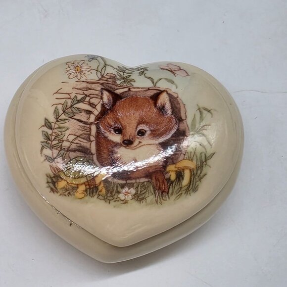 Heart-Shaped Ceramic Trinket Box With Fox & Nature Scene Design - Picture 2 of 8